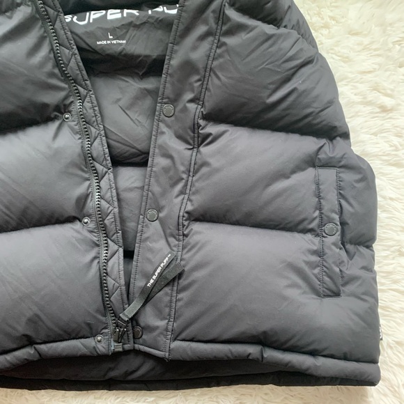 Aritzia Super Puff Shorty Vest in black LG - Picture 12 of 16